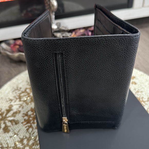 CHANEL Bifold Long Wallet In Great Condition Hard to find.. - Picture 8 of 16